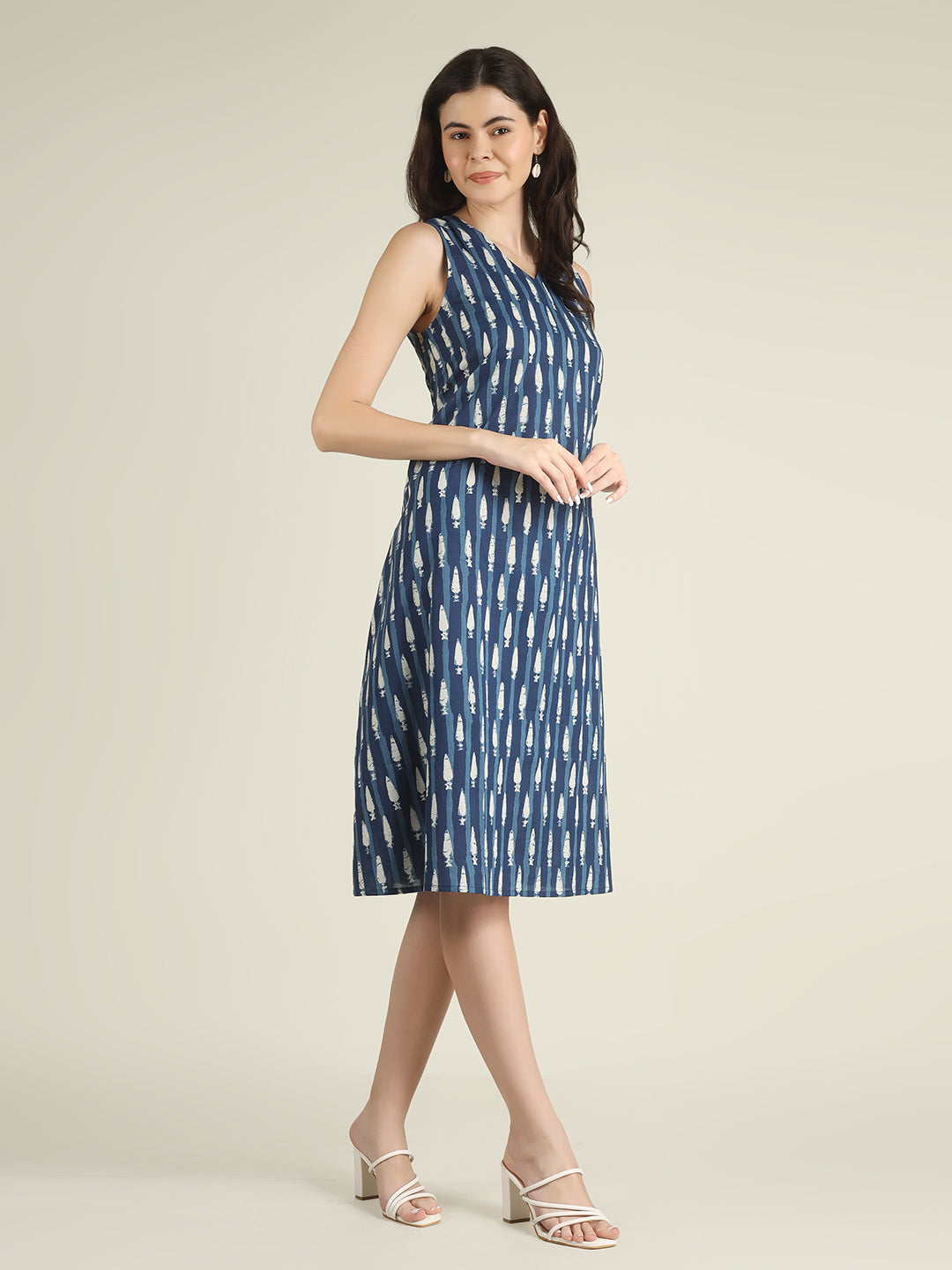 Blue Prined Sleeveless V-Neck A-Line Cotton Dress